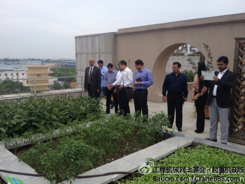 三一印度代理商朋友来访，大伙儿对6S总部很多地方都很感兴趣，各种拍照，以至于会议交.jpg
