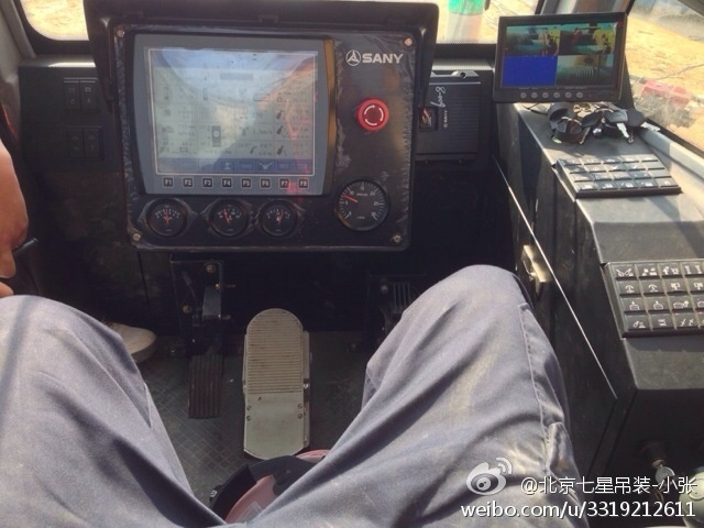 三一600吨操作室，遥控装置。另送上操作手照片  (1).jpg