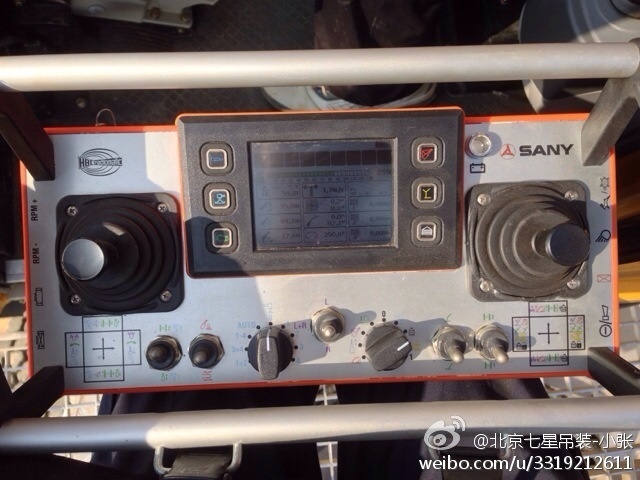 三一600吨操作室，遥控装置。另送上操作手照片  (6).jpg