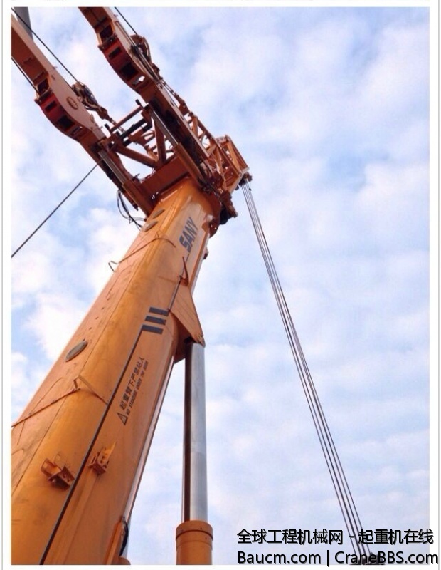 经历大雪、大风之后。第二台风机总算吊装完毕了。明儿一早转战下一个机位。 (7).jpg