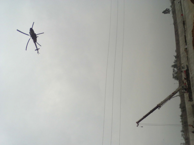 飞机在头上盘旋