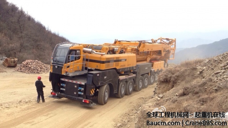 山上下雪。温度很底。吊车车身都是霜。板车油箱都冻住了。彻底搞不了了 (8).jpg