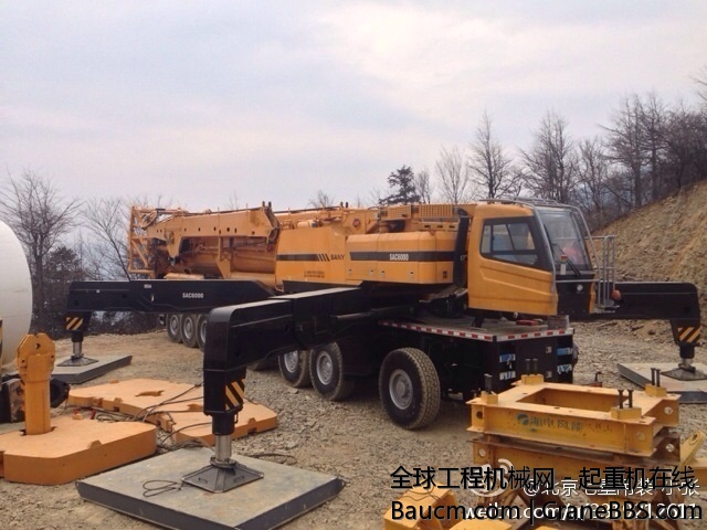 山上下雪。温度很底。吊车车身都是霜。板车油箱都冻住了。彻底搞不了了 (4).jpg