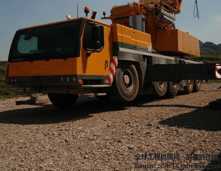 新购的吊车  猜猜是什么牌子