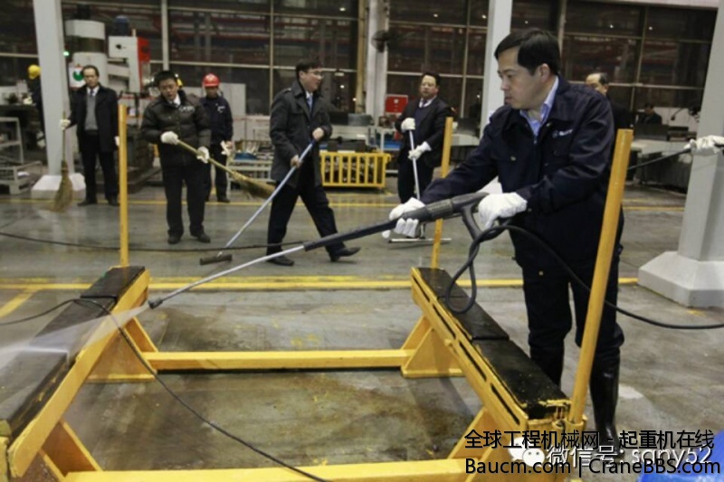 向文波打扫卫生 (4).jpg