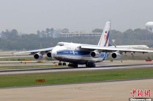 担任此次运输任务的俄罗斯安托诺夫An-124运输机。.jpg