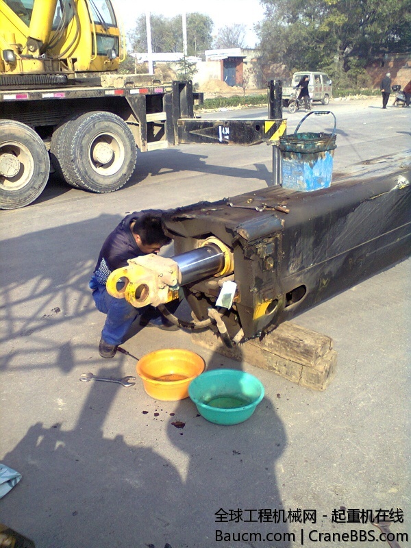 把油缸肖子打下来