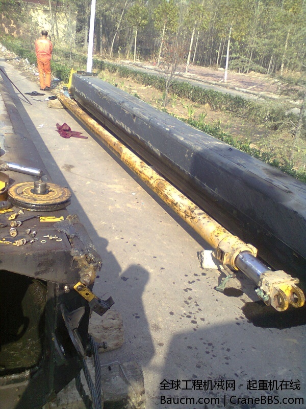 万幸油缸还好，都是违章惹的祸