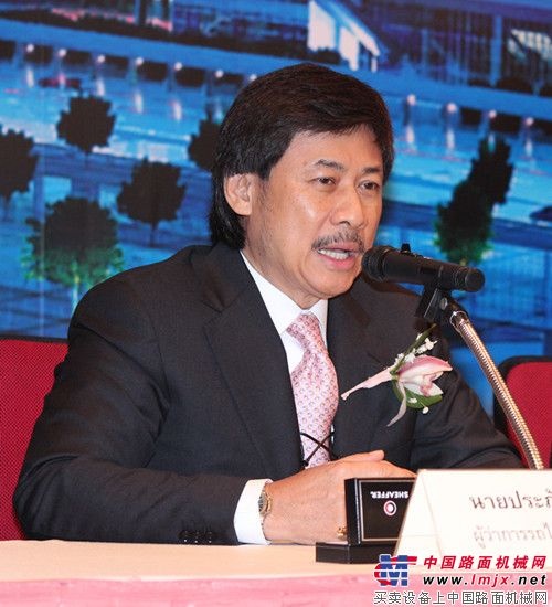 泰国铁道部部长      帕帕斯 宗洒翁.jpg