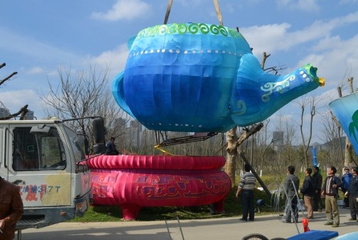 猜猜水怎么倒出来