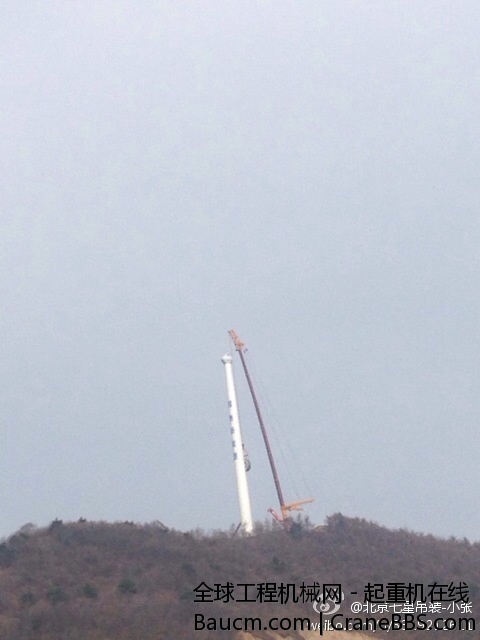 机舱和发电机顺利吊装。所有设备重就发电机最重。66.7吨。19 (4).jpg