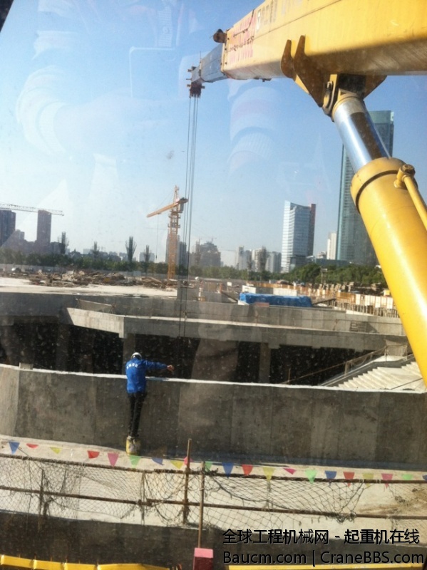 吊风管下地下室