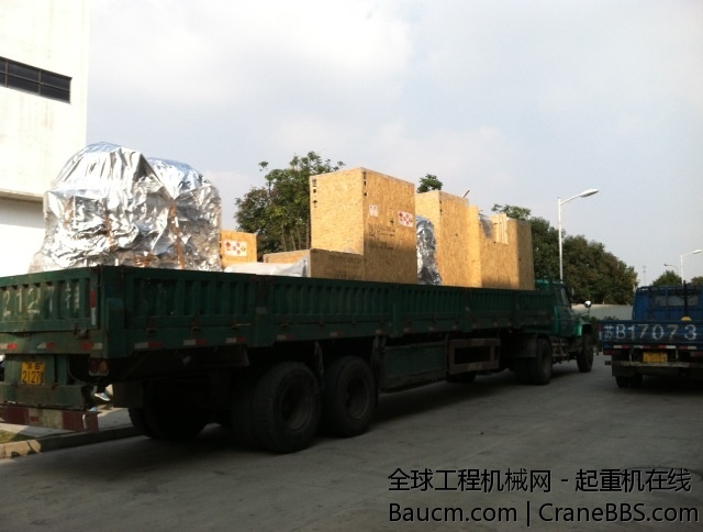 又来三车设备，拆箱上楼