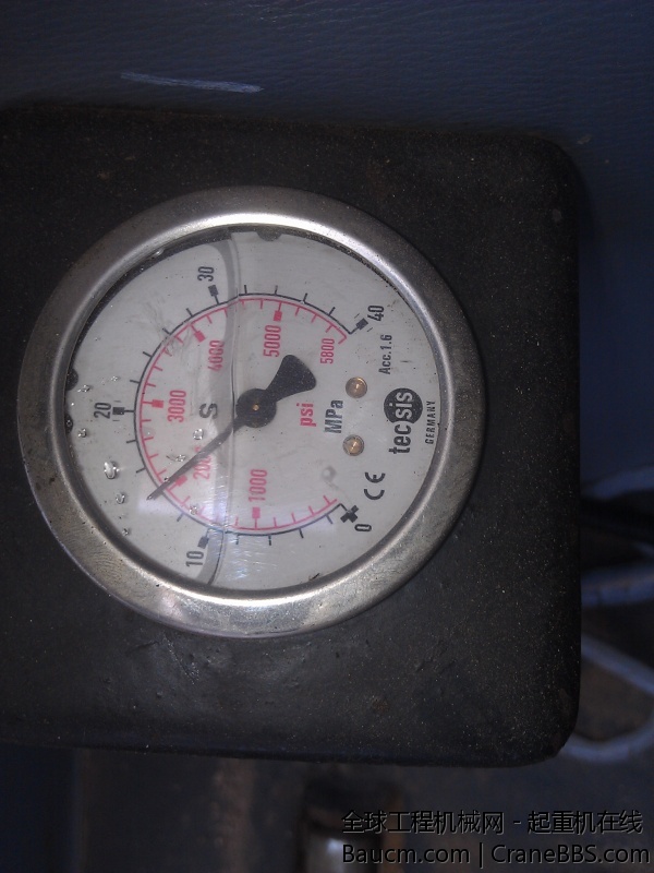 小勾吊三吨半左右，桩机锤