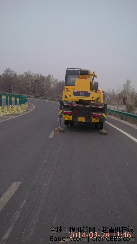 离收费站500M！爆胎