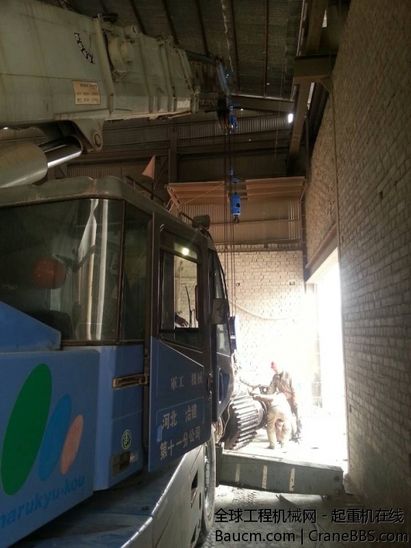 尾部离墙有3公分距离