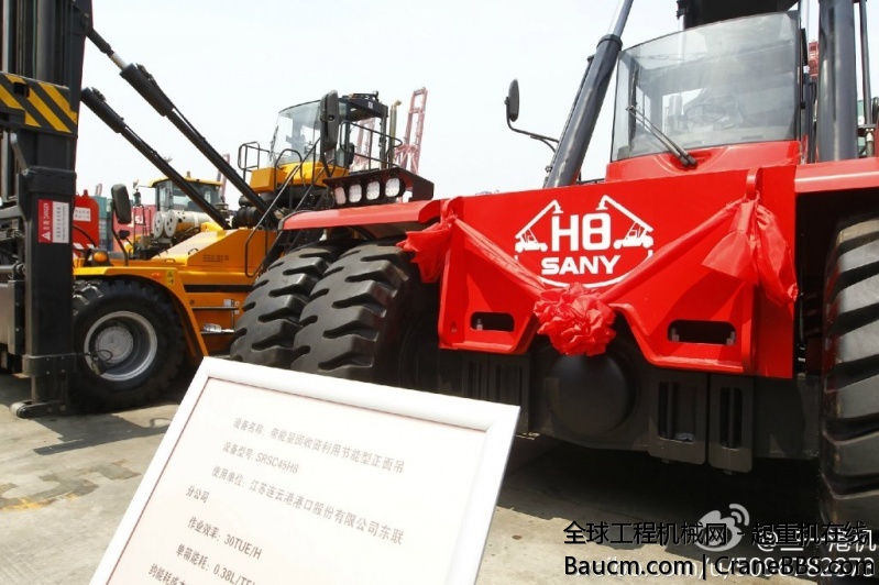 三一SRSC45H8集装箱正面吊运起重机同样被选为此次全国绿色低碳港口示范技术交流会，这.jpg