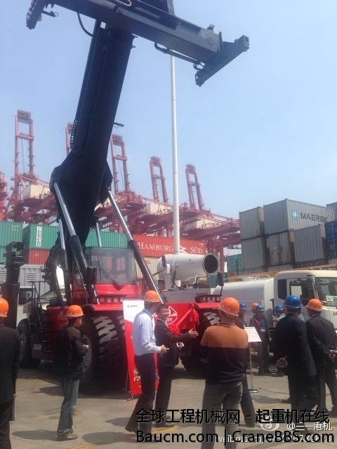 三一SRSC45H8集装箱正面吊运起重机同样被选为此次全国绿色低碳港口示范技术交流会，这.jpg