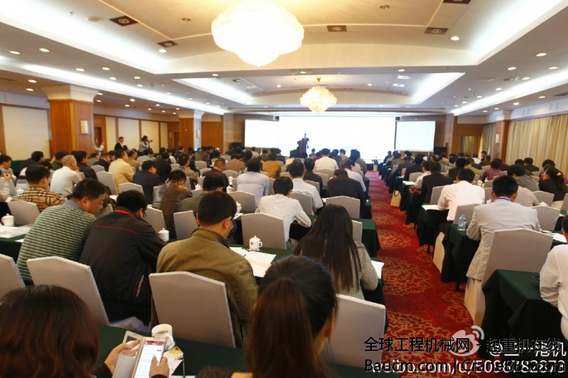 三一SRSC45H8集装箱正面吊运起重机同样被选为此次全国绿色低碳港口示范技术交流会，这.jpg