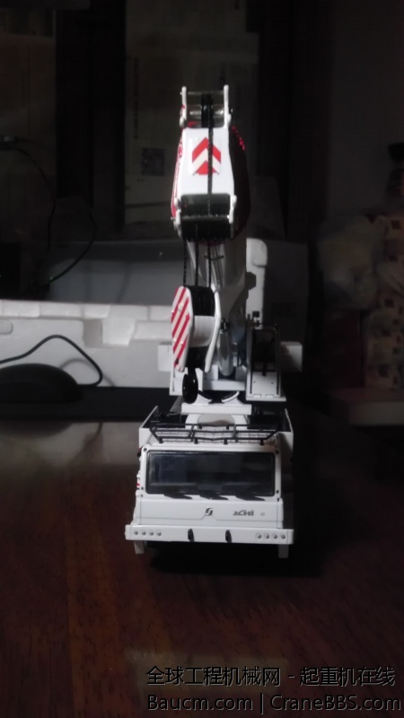 车头正面照，简陋了点，一片白茫茫么。