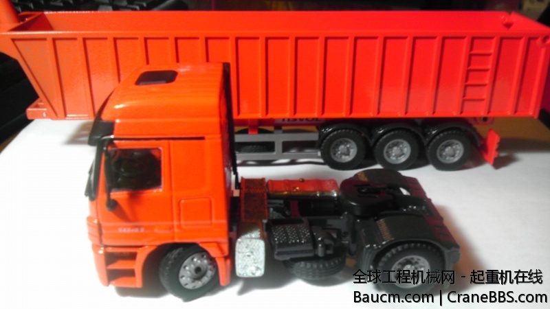 拆开，前轮转向了得，可惜车头不能翻起。