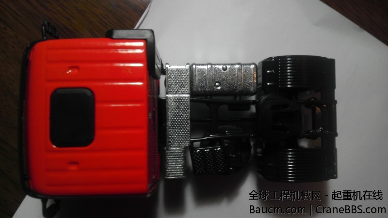 车头细节有限，但是很沉，因为金属含量高。