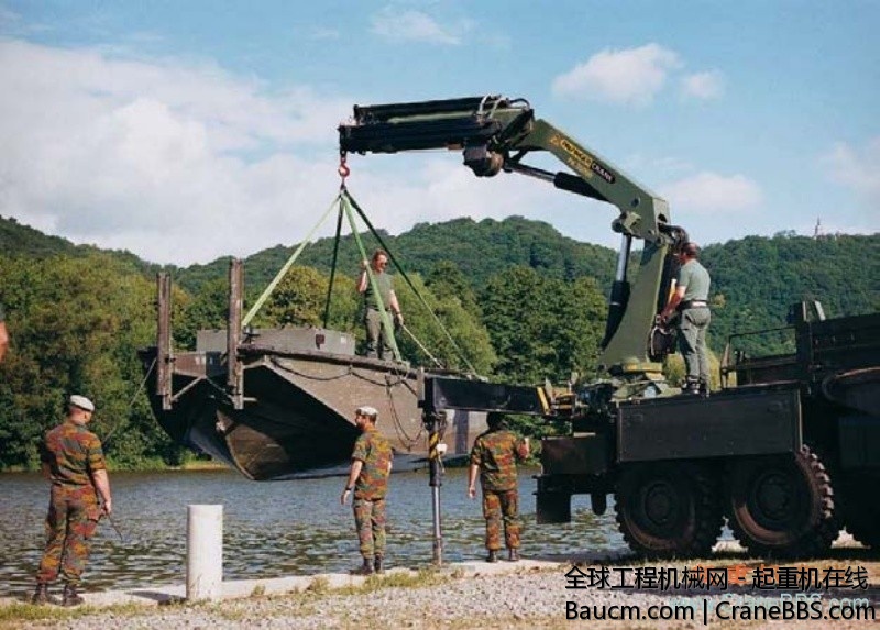 Military Cranes-3.jpg