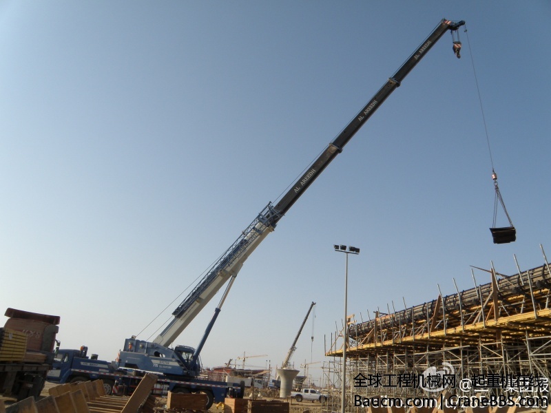 【三一起重机参建世界最大机场】日前，在世界最大机场—沙特吉达国际机场项目上，两台.jpg