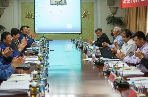 鉴定委员会一致鼓掌通过五台产品鉴定结果