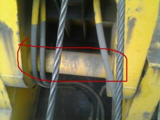 感觉声音就是从这里面出来的，我怀疑黄油进不到这里面，问问各位在什么样的角度可以打进去，有人在这中间打 ...