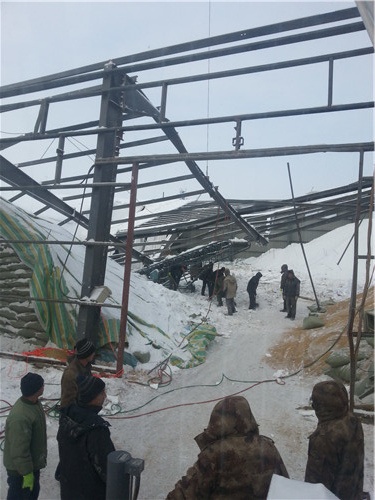 钢结构上面超过一人深雪