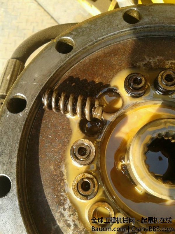 外弹簧都有不同程度的断裂