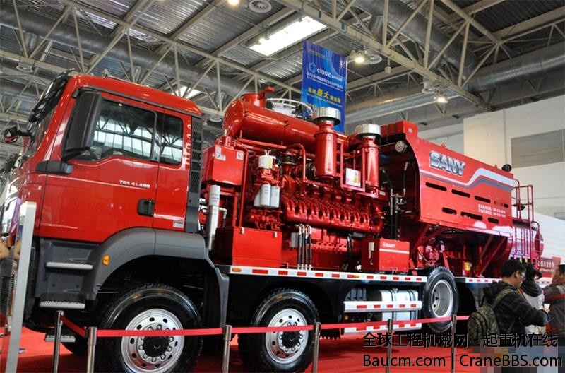 三一2500型压裂车  (2).jpg