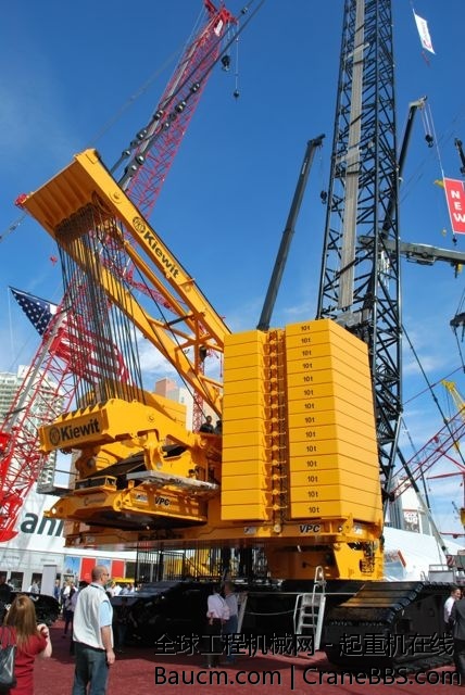 MLC-650-at-CONEXPO-Hi-Res1.jpg