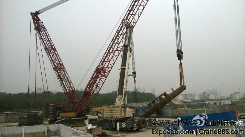 三一400履带吊主吊，德玛格AC350汽车吊配合溜尾 勇攀高峰，方显实力非凡！ ——北京华.jpg