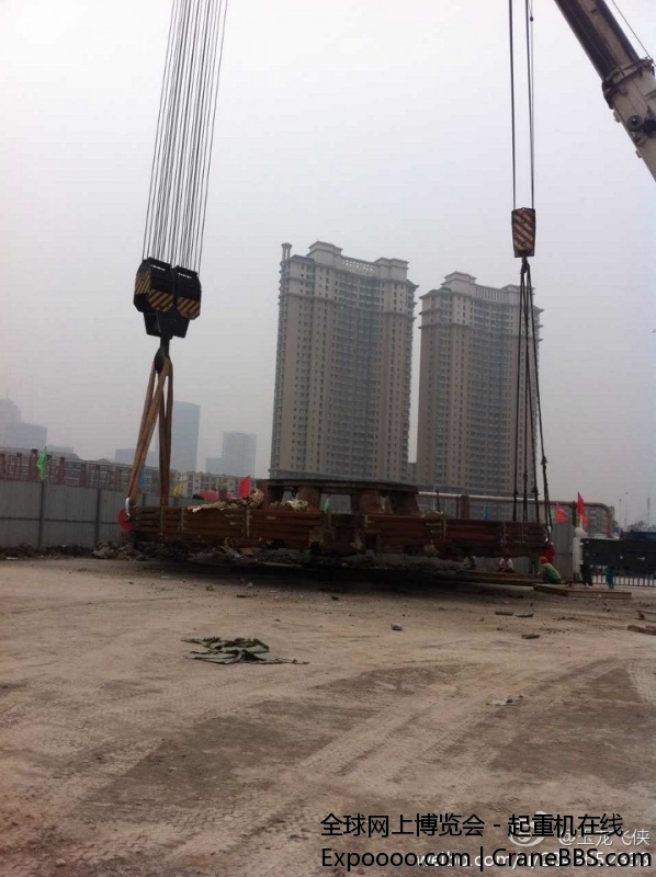 三一400履带吊主吊，德玛格AC350汽车吊配合溜尾 勇攀高峰，方显实力非凡！ ——北京华.jpg