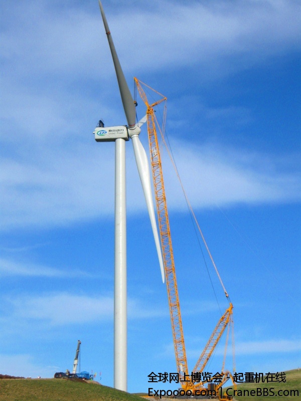 徐工履带起重机助力内蒙古风电建设.jpg
