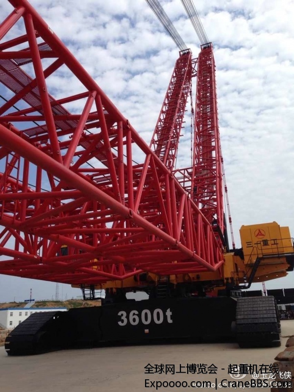 【中国梦；大国重器】三一重工SCC36000A型3600吨履带起重机，将在山东荣成石岛湾，水.jpg