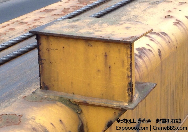 大臂上焊的这个半圆形的铁吧有什么用