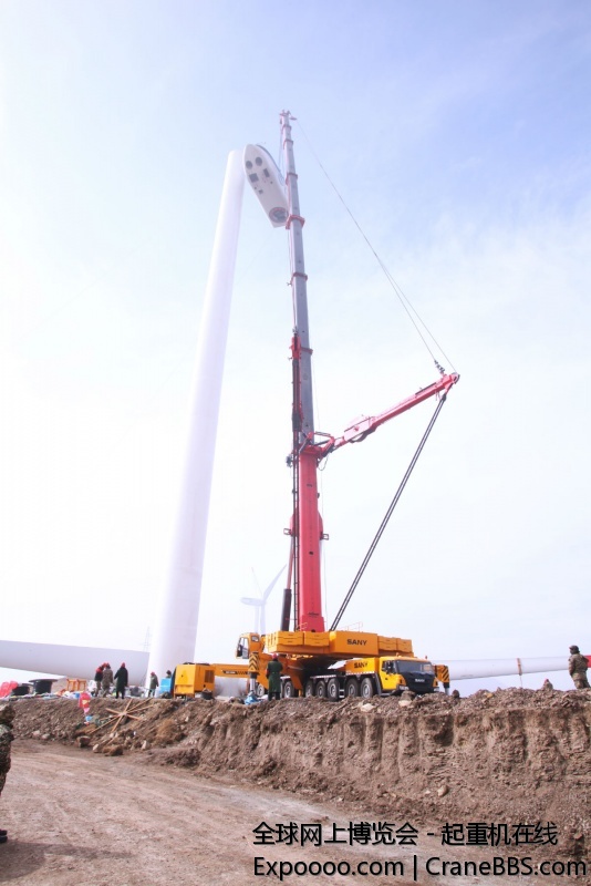 SAC12000风电项目全球首演现场起吊瞬间2.jpg