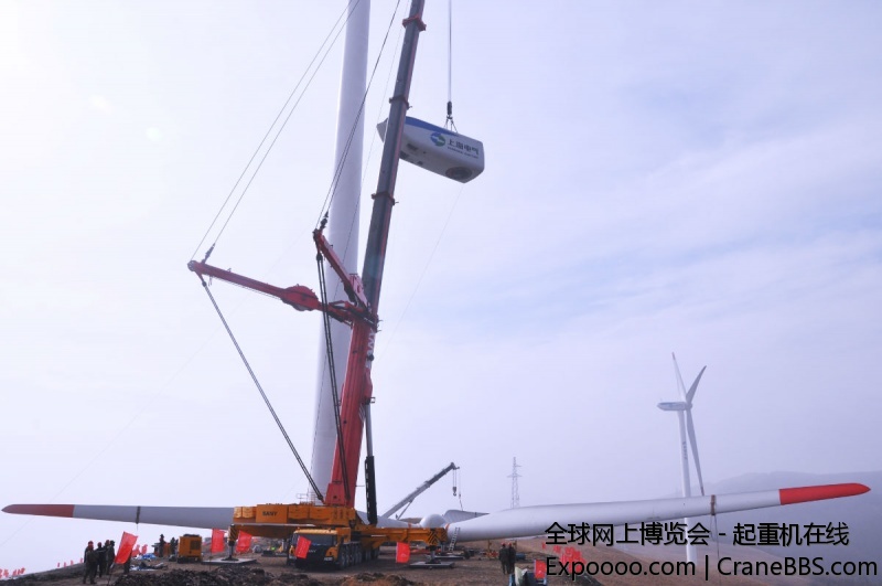 SAC12000风电项目全球首演现场起吊瞬间4.jpg