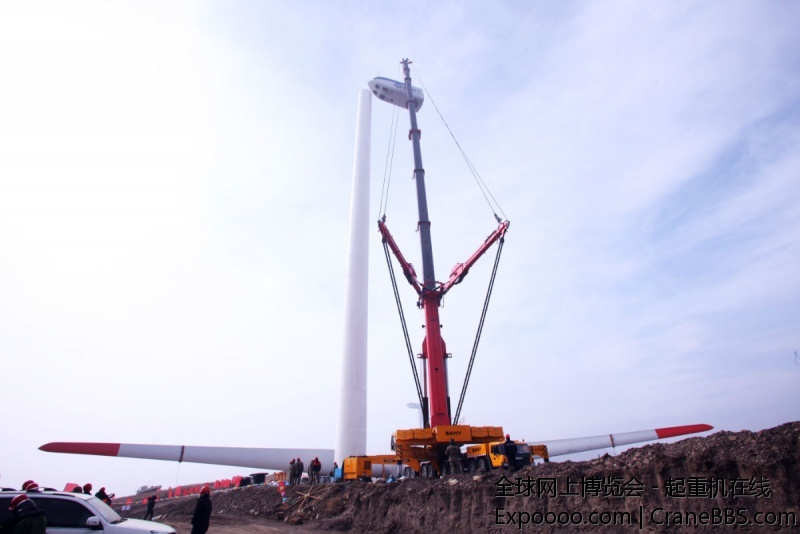 SAC12000风电项目全球首演现场起吊瞬间1.jpg