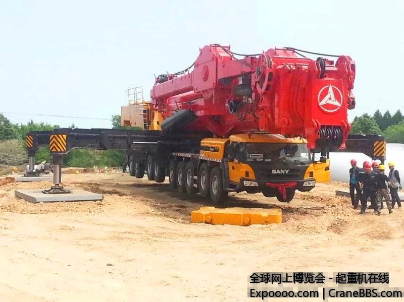 三一的骄傲 黑龙江省双鸭山兴隆镇金龙大件 1200T 安装的塔筒高度是90米的加一节桁架臂.jpg