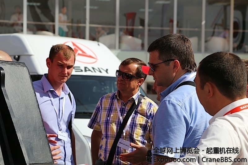 三一俄罗斯CTT现场纪实-客户络绎不绝，十三间会谈室座无虚席！ (3).jpg