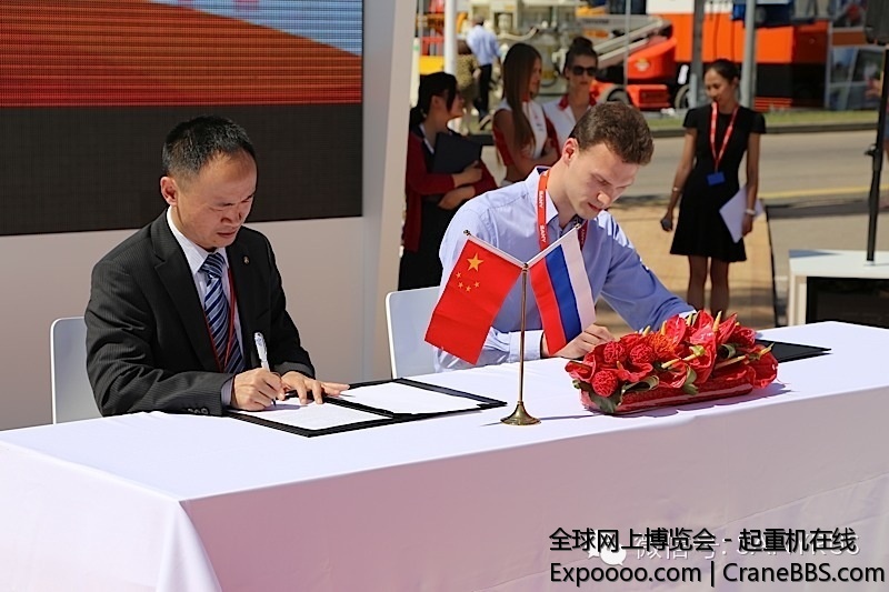 三一俄罗斯大区代理商签约仪式 俄罗斯大区逐步扩大代理商网络，已搭建起覆盖全境的营.jpg