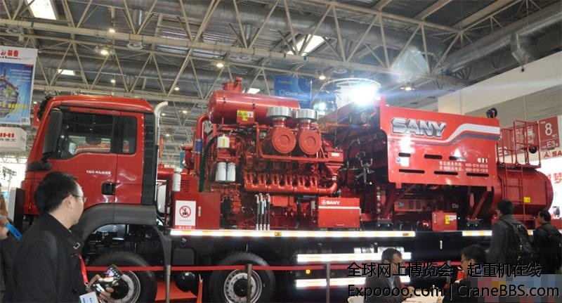 三一2000型压裂车  (2).jpg