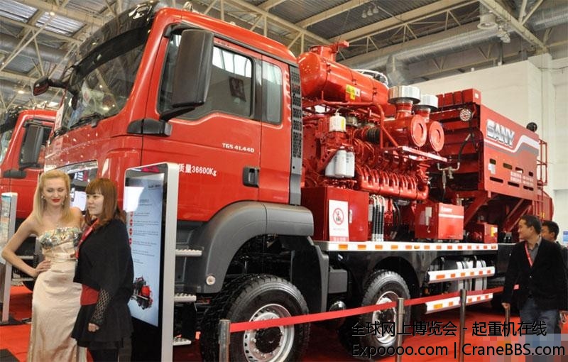 三一2000型压裂车  (4).jpg