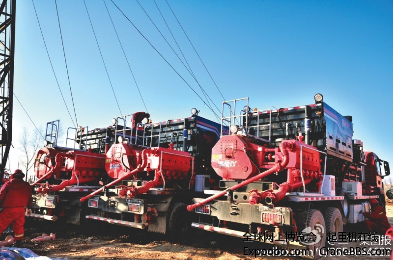 【三一推出页岩气装备】日前，CIPPE 2014展在北京举行，三一重能展出了包括2500型压裂.jpg