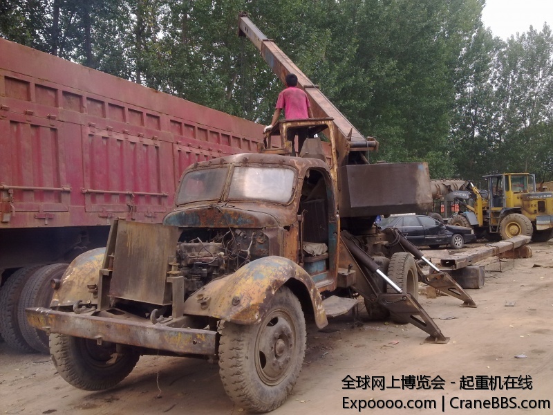 驾驶员用脚丫子操作    逆天啊