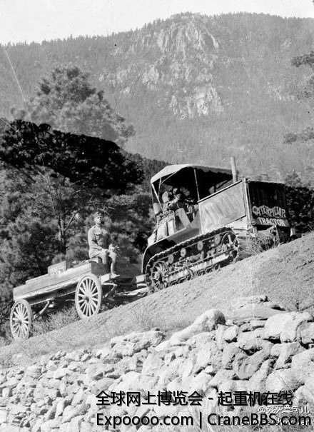 1919年，霍尔特5吨卡特彼勒拖拉机在落基山脉著名的派克峰.jpg